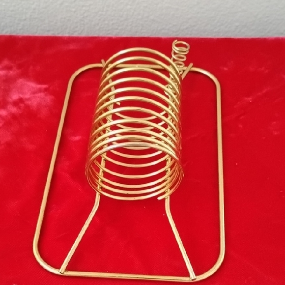 D- NWOT Elegant Gold Mail Holder - Picture 4 of 7